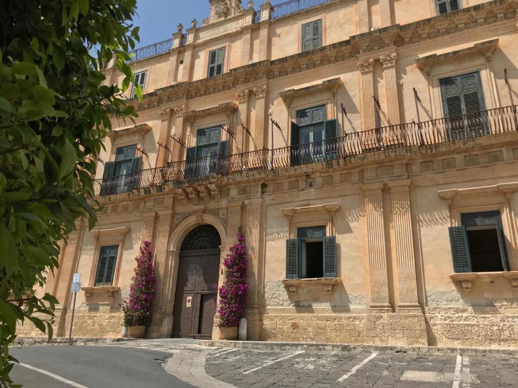 Landolina Palace Hotel Noto Luaran gambar