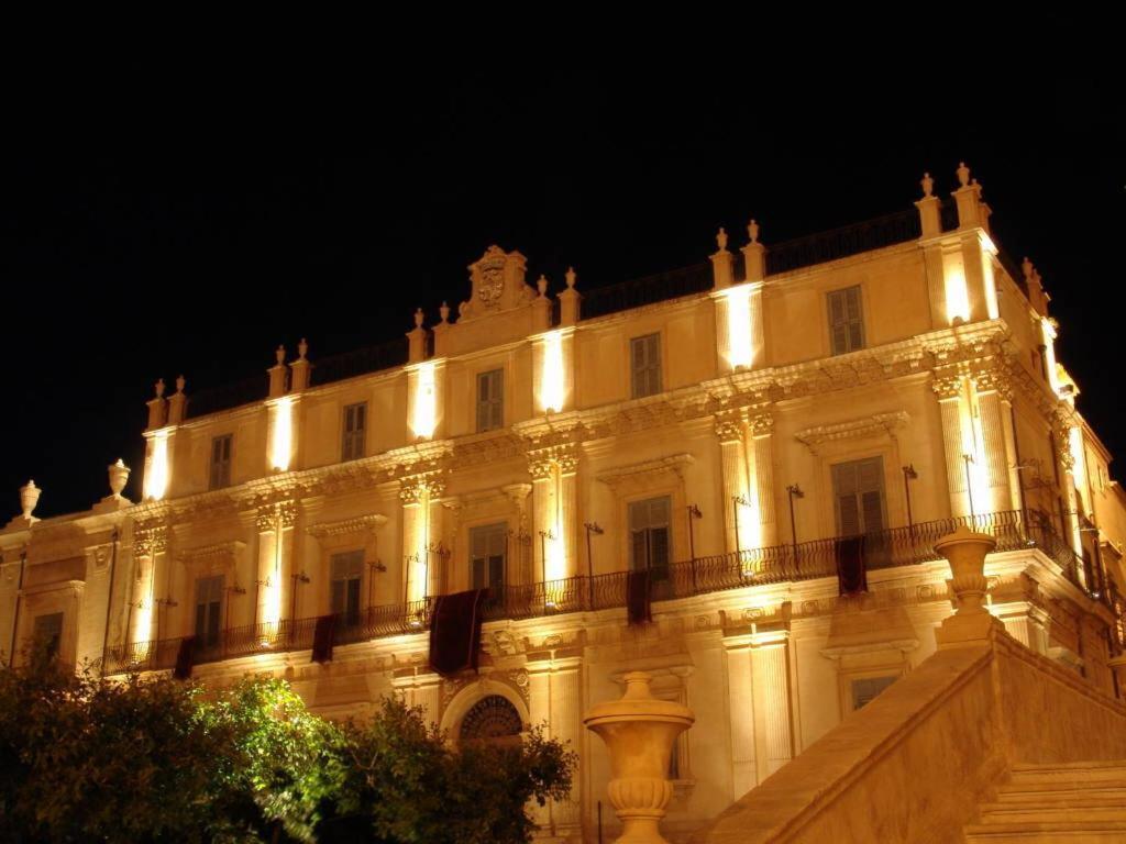 Landolina Palace Hotel Noto Luaran gambar