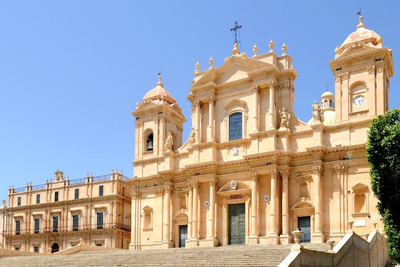 Landolina Palace Hotel Noto Luaran gambar